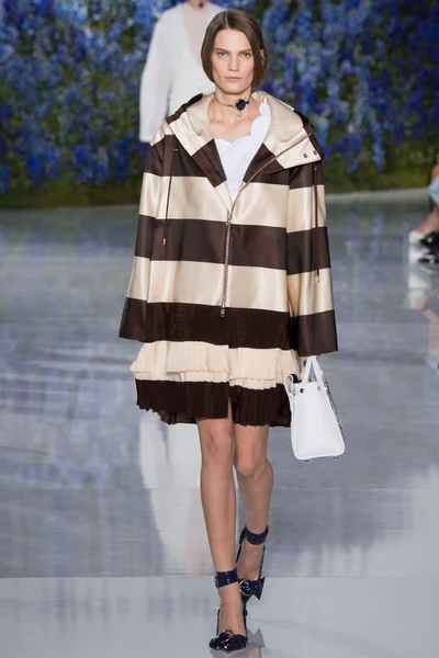 Look 30